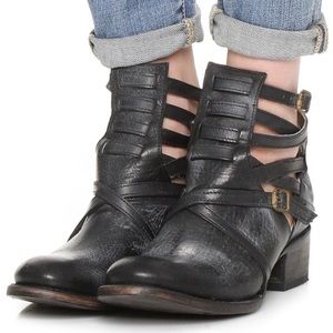Black Freebird staircase distressed boots Size 10.